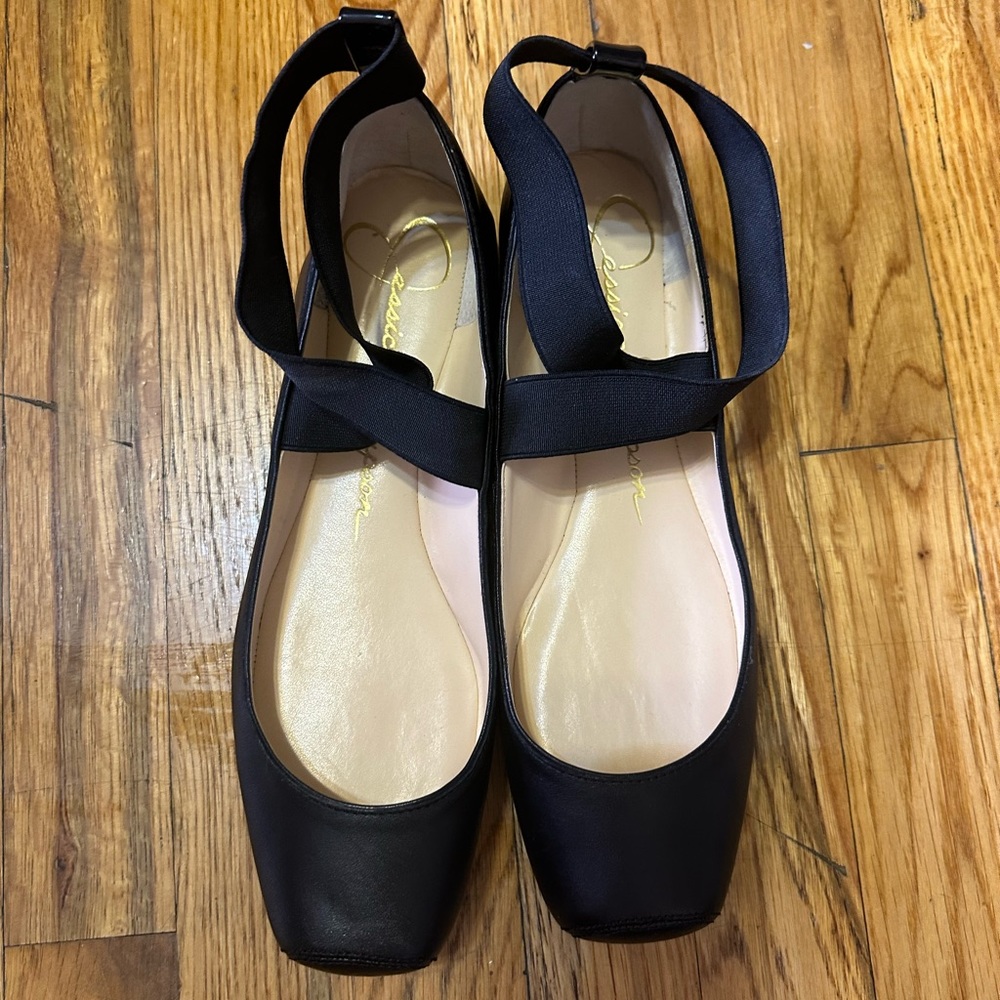 Mandalaye leather square-toe criss cross straps ballet flat’s. Worn once